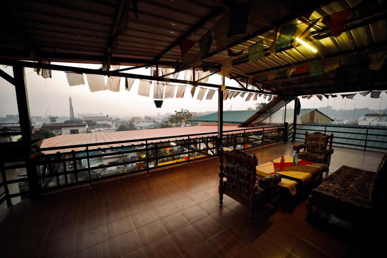 Hotel The Location, A Penthouse Dehradun Exterior foto
