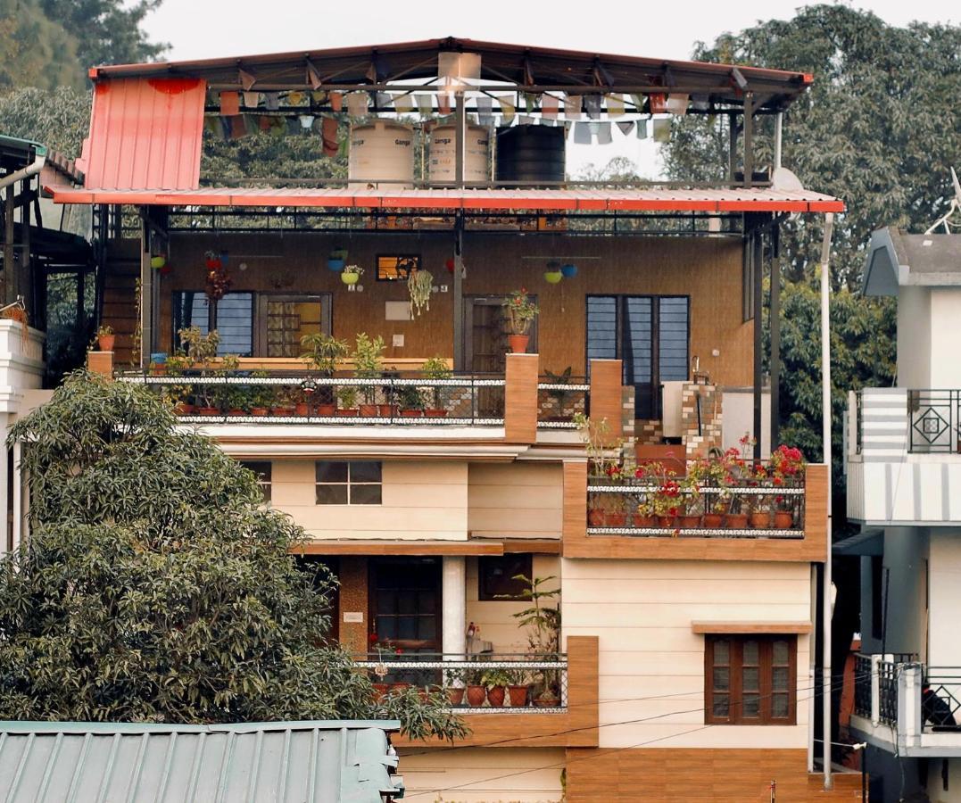 Hotel The Location, A Penthouse Dehradun Exterior foto